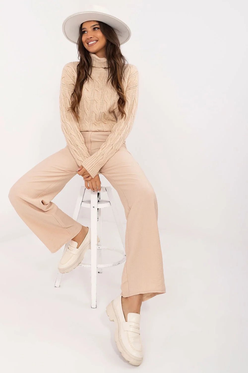 Pull à col roulé en acrylique, polyester et polyamide beige doux, manches longues, coupe ample, look chic pour femme