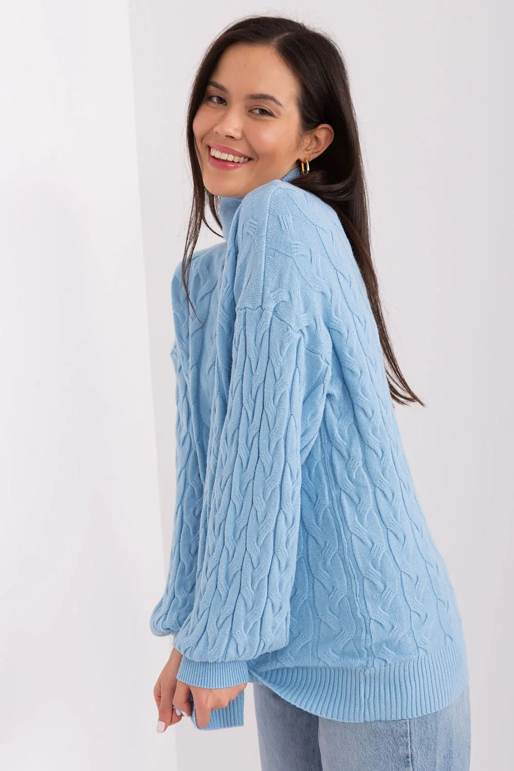 pull femme col roulé torsadé tressé bleu pastel clair maille tricotée douce oversize manches longues épaules tombantes
