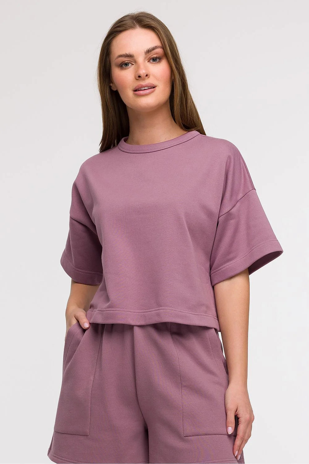 Ensemble décontracté pour femmes haut et short ample couleur mauve doux coupe moderne style minimaliste matériaux confortables