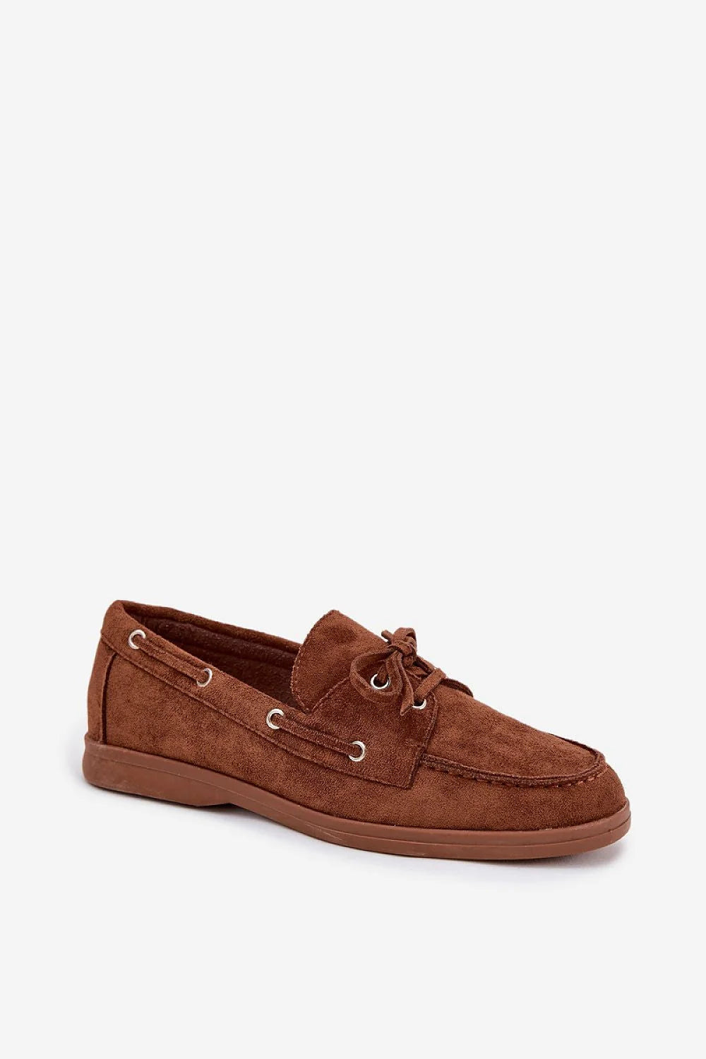 mocassins femme suédine cognac bateau silhouette basse bout arrondi surpiqûres laçage oeillets métalliques semelle gomme antidérapante intérieur légèrement rembourré confort
