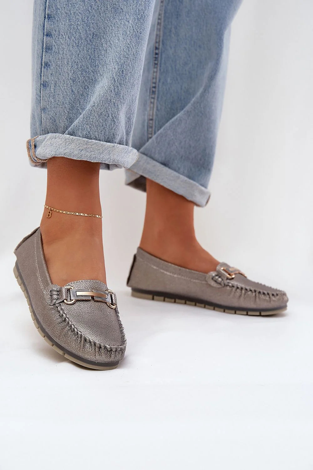 Mocassins pour femme élégants en cuir naturel, design moderne argenté, style casual, semelle antidérapante, confort quotidien