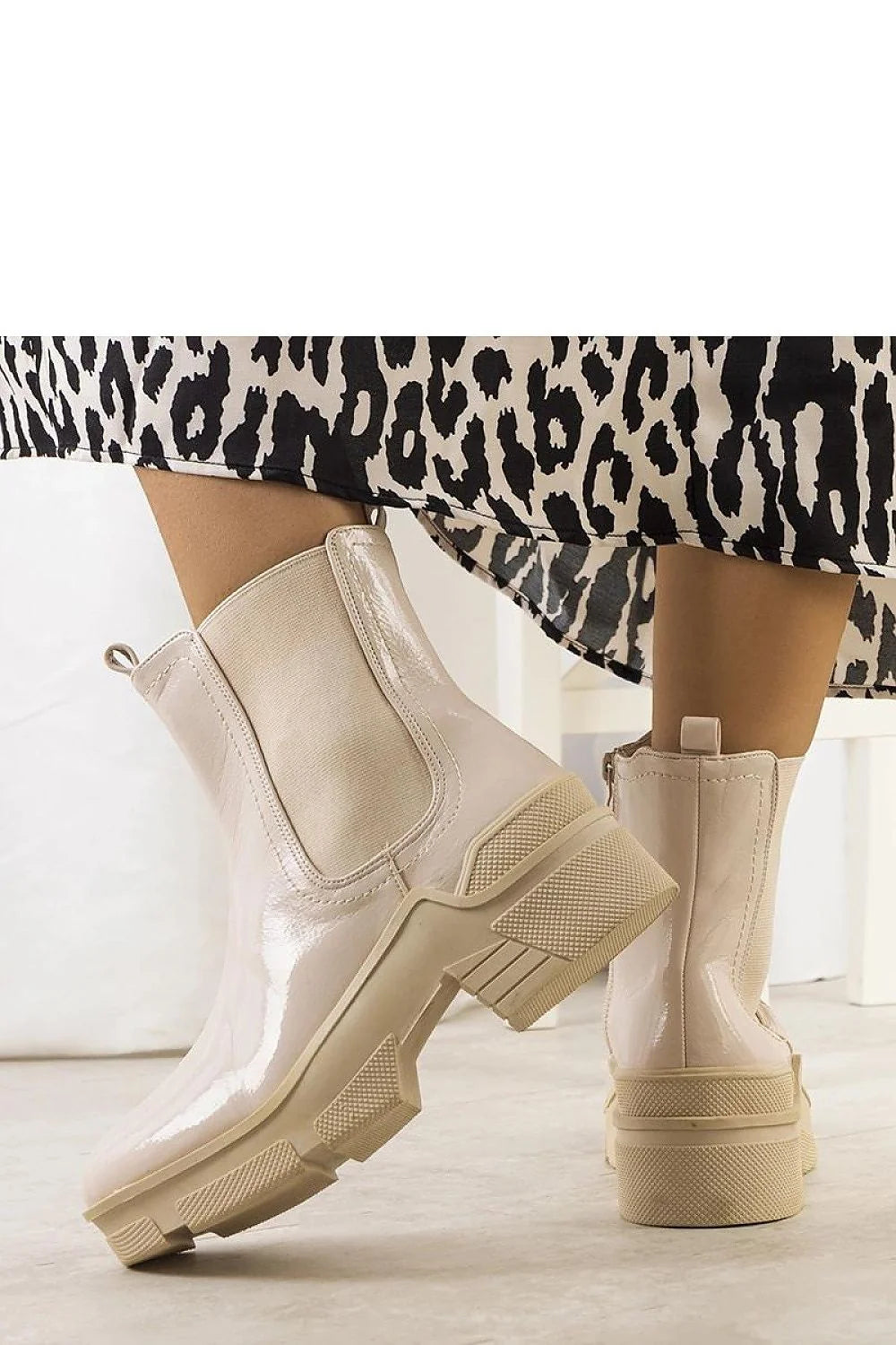 Bottines pour femmes style urbain moderne cuir synthétique beige clair confortable talon légèrement surélevé fermeture éclair occasion quotidienne
