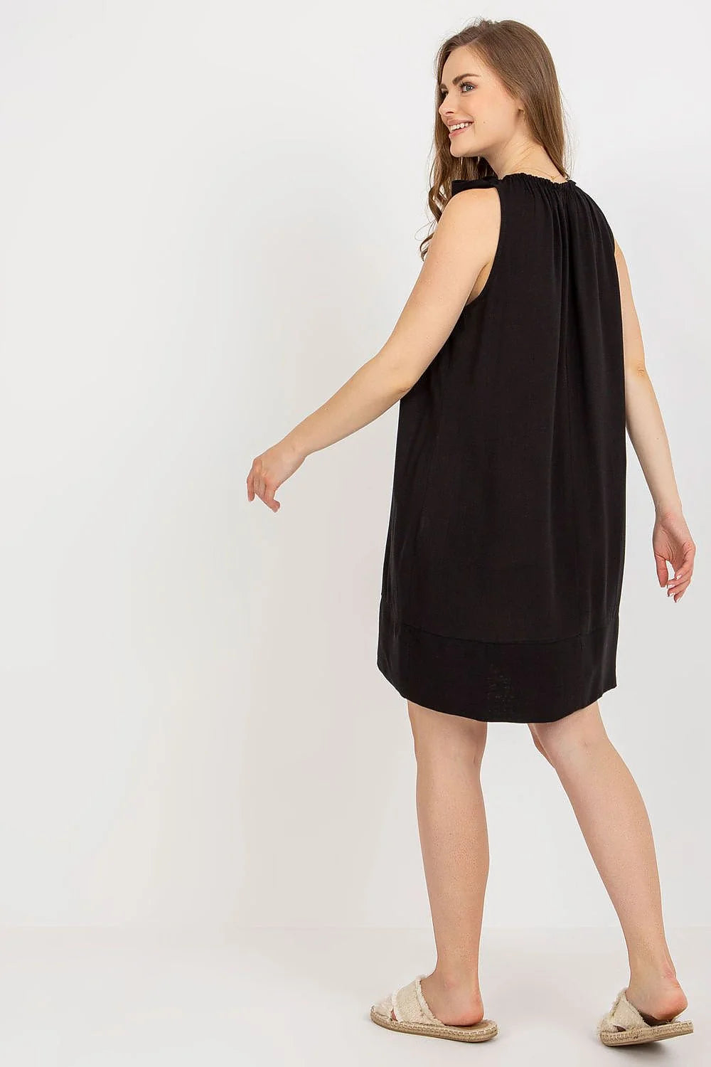 Robe de jour Och Bella élégante et décontractée en viscose noire coupe ample encolure ronde fronçage délicat bretelle nouée