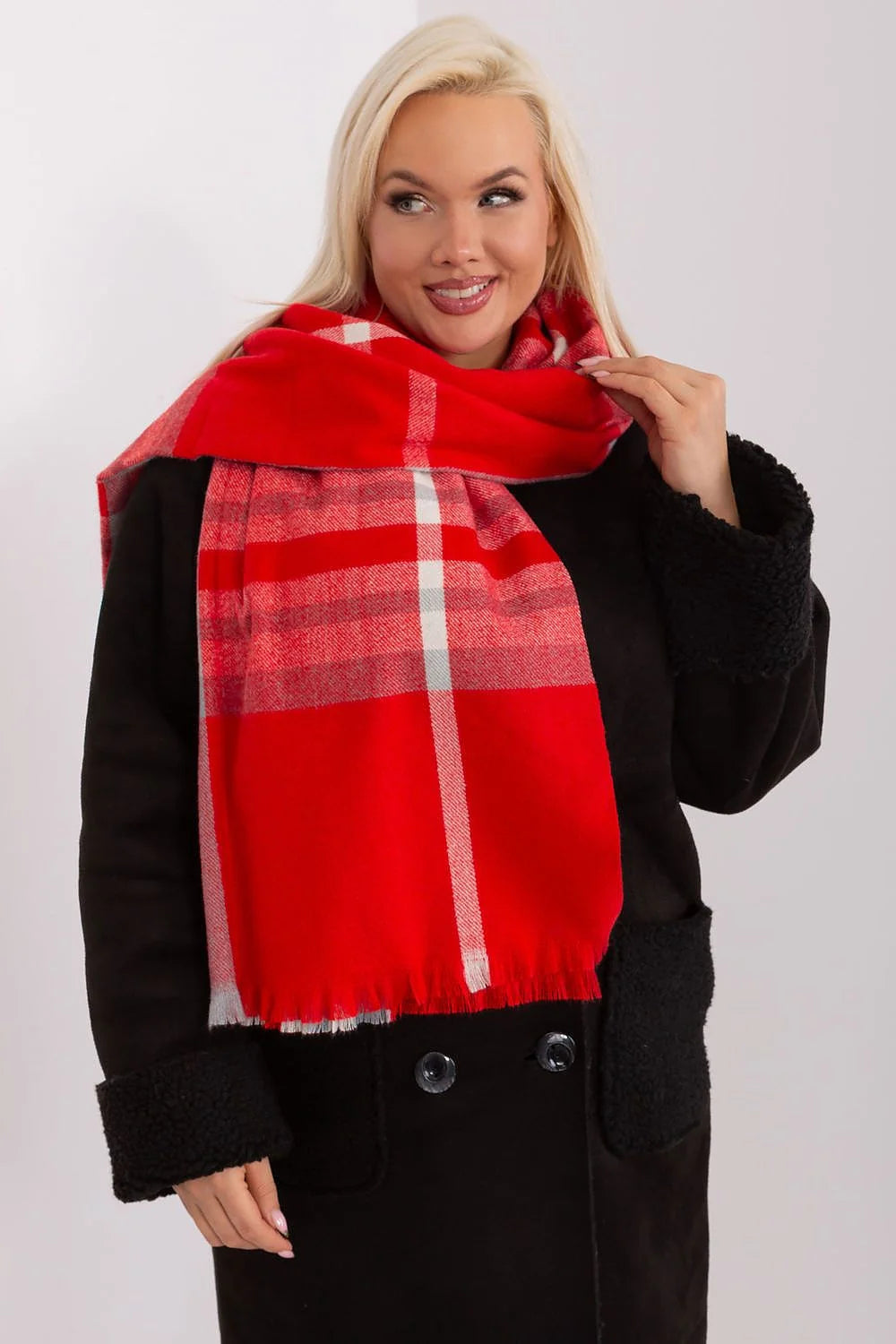 Écharpe à carreaux rouge vif longue et large en laine douce, style classique moderne, automne hiver élégant, garde-robe féminine