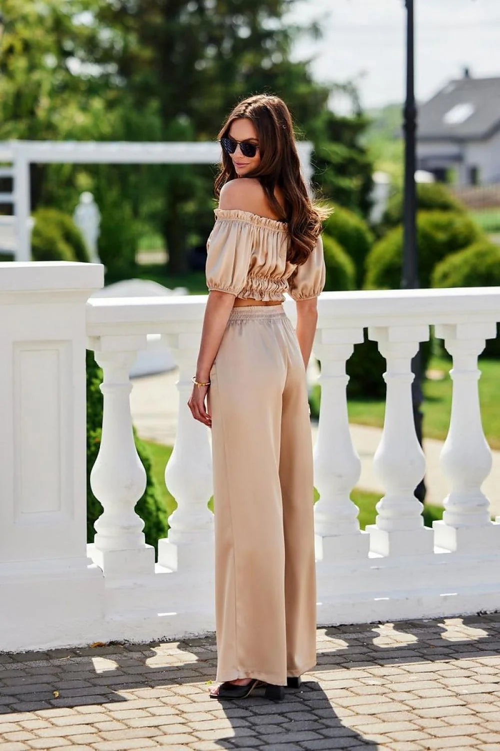 Tenue femme Roco Fashion ensemble crop top pantalon large style moderne élégant satin beige champagne occasion estivale