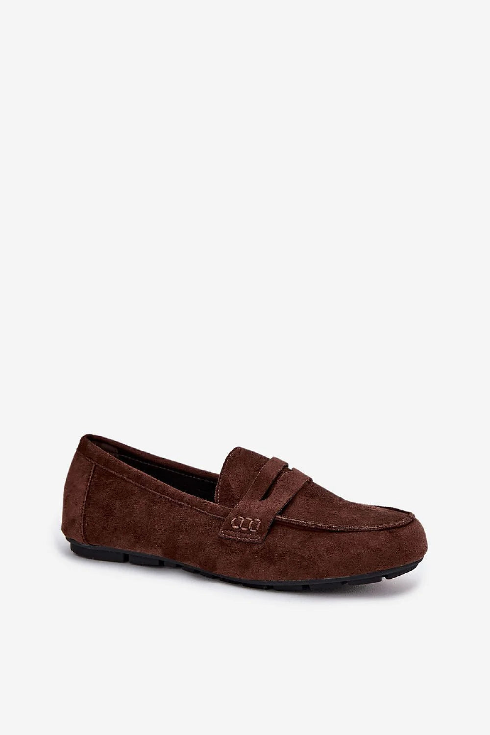 mocassins femme daim marron penny loafer bout arrondi bride décorative surpiqûres visibles slipon plat semelle caoutchouc antidérapante semelleintérieure cuirsynthetique