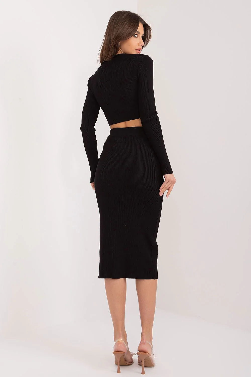 Ensemble féminin coordonné crop top manches longues jupe midi maille noire élastique fermeture boutons femmes