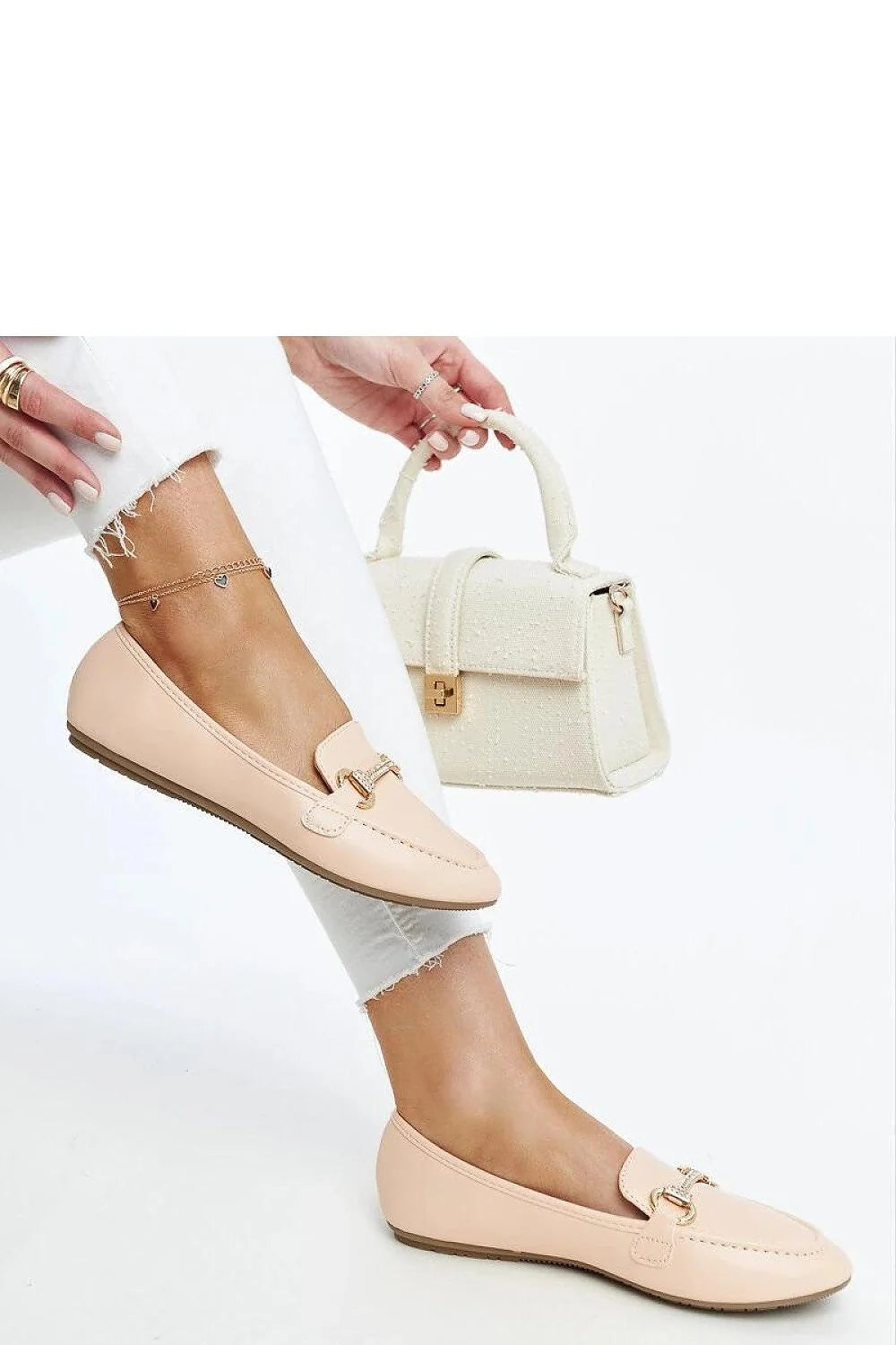 Mocassins élégants pour femmes Solea beige clair, design intemporel, cuir haut de gamme, détails métalliques raffinés, confort maximal, style summer