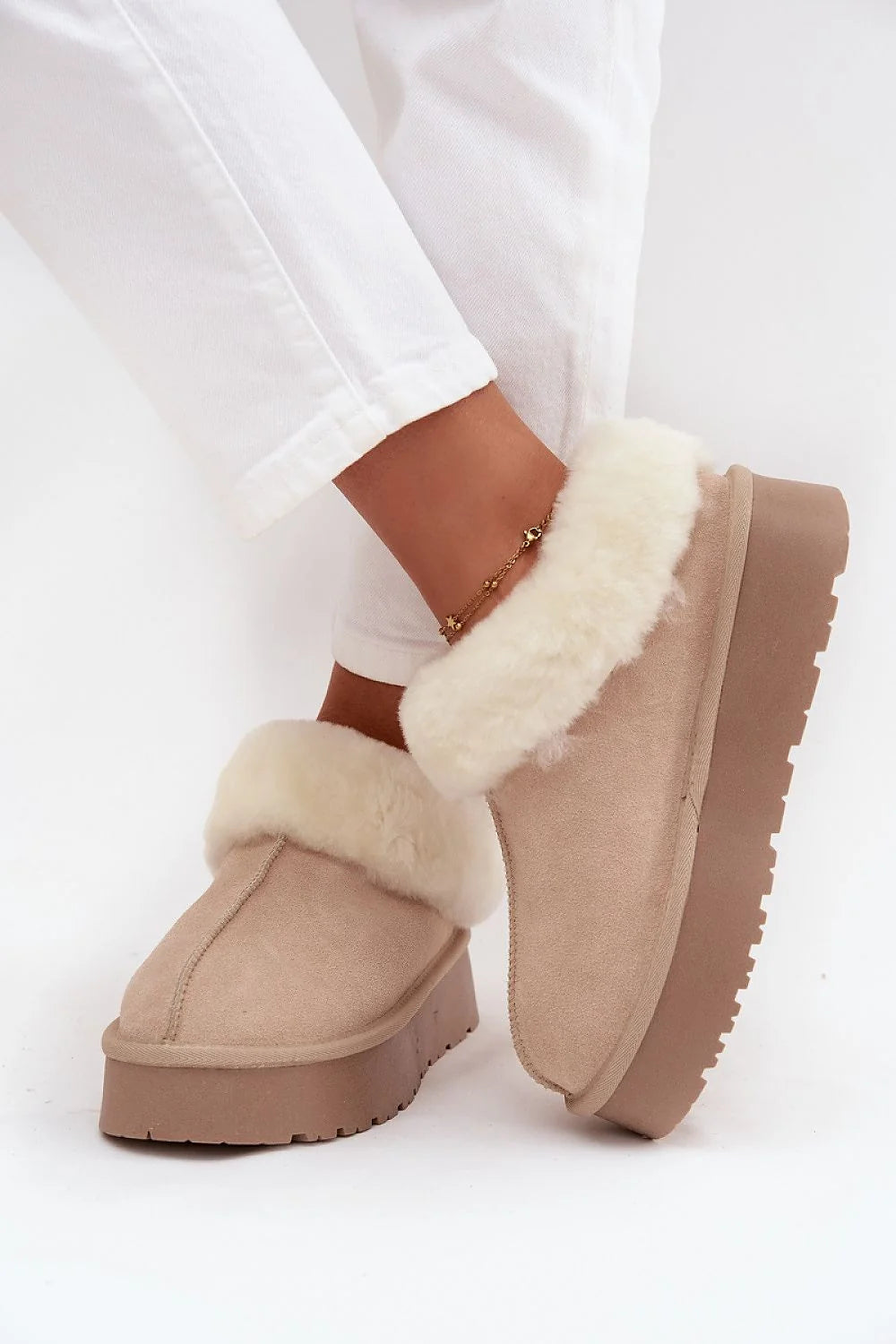 bottes neige femme suédine beige daim naturel plateforme 4cm tige 6cm doublure fourrure intérieure semelle caoutchouc antidérapante rembourrée