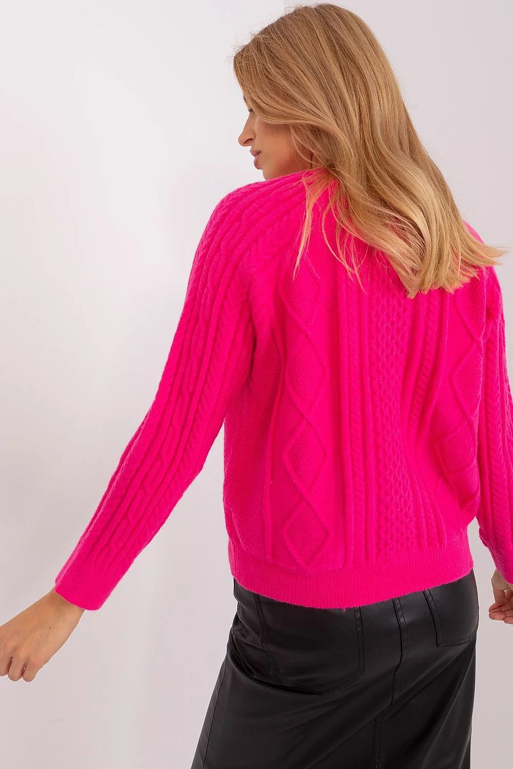 Cardigan pour femme contemporain couleur fuchsia motifs tricot torsadé manches longues encolure ronde boutons fuchsia coupe ample