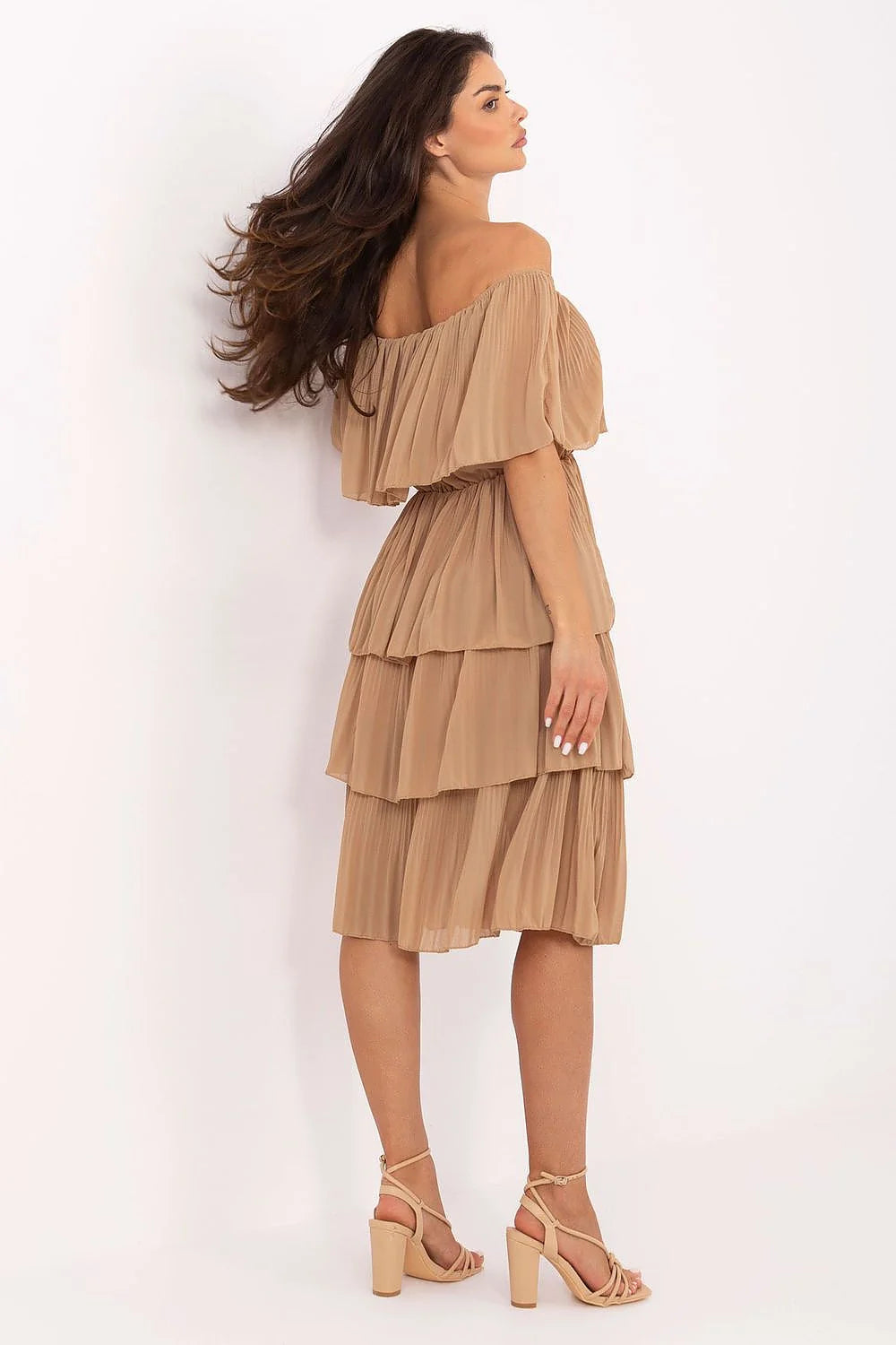 robe cocktail midi bardot volants mousseline chiffon plissé beige camel fluide aérienne épaules dénudées taille élastiquée doublure confortable bohème romantique