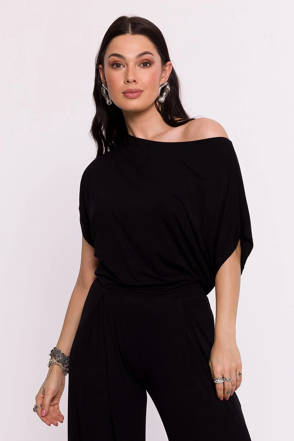 Chemisier Be Wear en maille viscose noire, style moderne, coupe ample, manches larges, encolure asymétrique, femme élégante, confortable, occasion多种