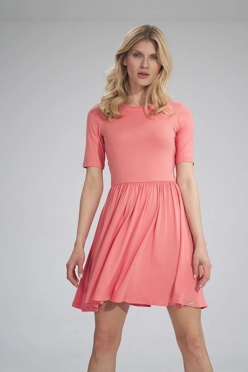 Robe mi-longue rose corail en jersey élasthanne, style casual chic, confort estival féminin
