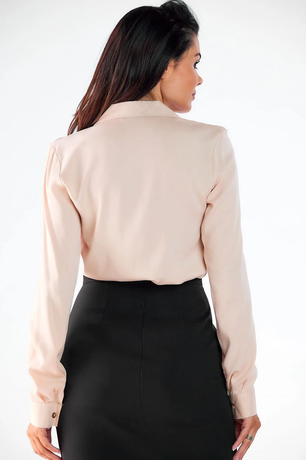Chemise femme élégante manches longues col rigide blanche matière douce taille ajustable occasions professionnelles formelles
