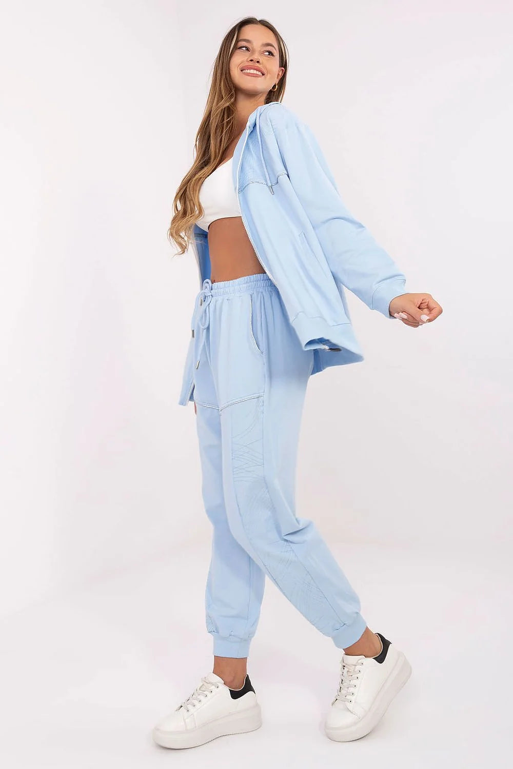 ensemble survêtement femme bleu pastel coton élasthanne molleton jersey zippé capuche poches taille haute cordon serrage zips apparents poignets côtelés