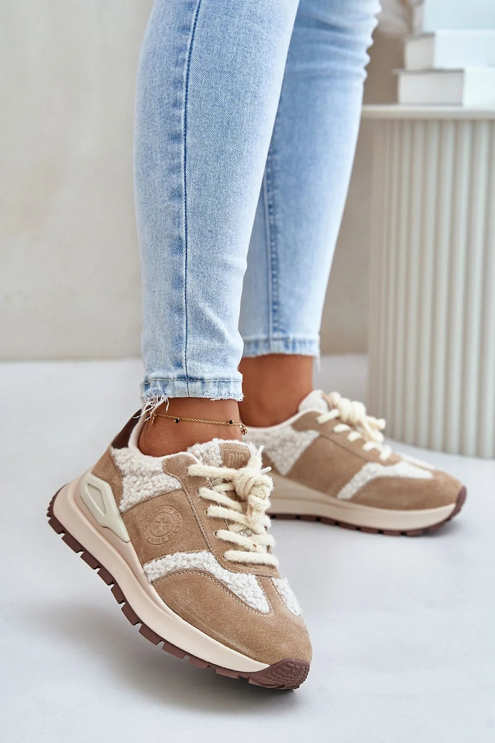 Chaussures de sport Step in style mode femme baskets Big Star daim tissu beige crème confortable semelle épaisse occasion quotidienne