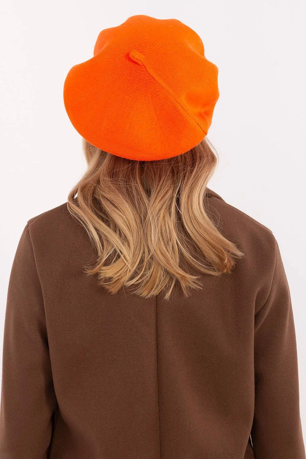 Béret AT en acrylonitrile coton cachemire orange vif ajusté antenne manteau brun chocolat style classique moderne femme occasion élégante