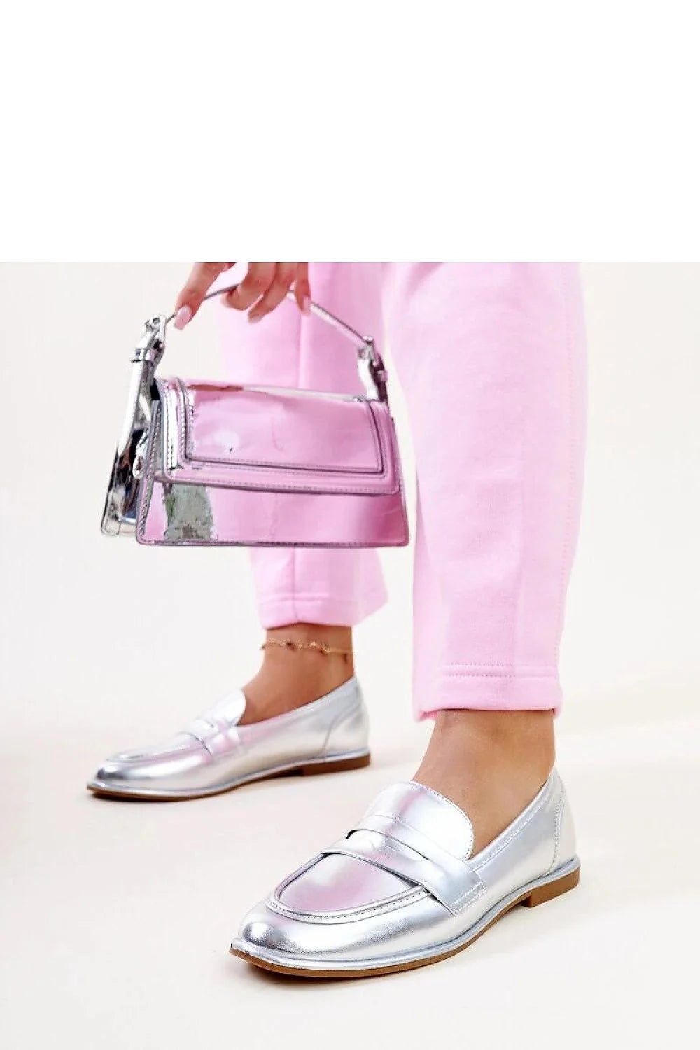 mocassins femmes classiques modernes argentés cuir synthétique brillant semelle plate marron clair slipon bout rond surpiqûres bride décorative confortable quotidien