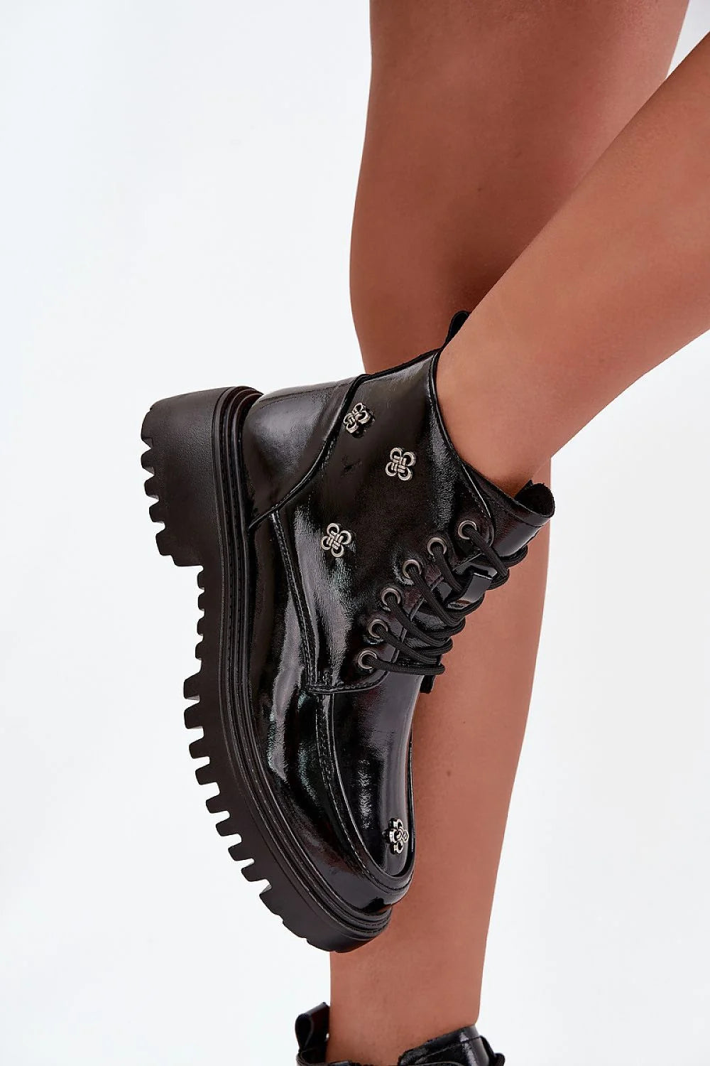 bottines femme Artiker cuir naturel fourrure doublée verni noir brillant chunky military lacets fermeture œillets métalliques semelle plateforme crantée antidérapante