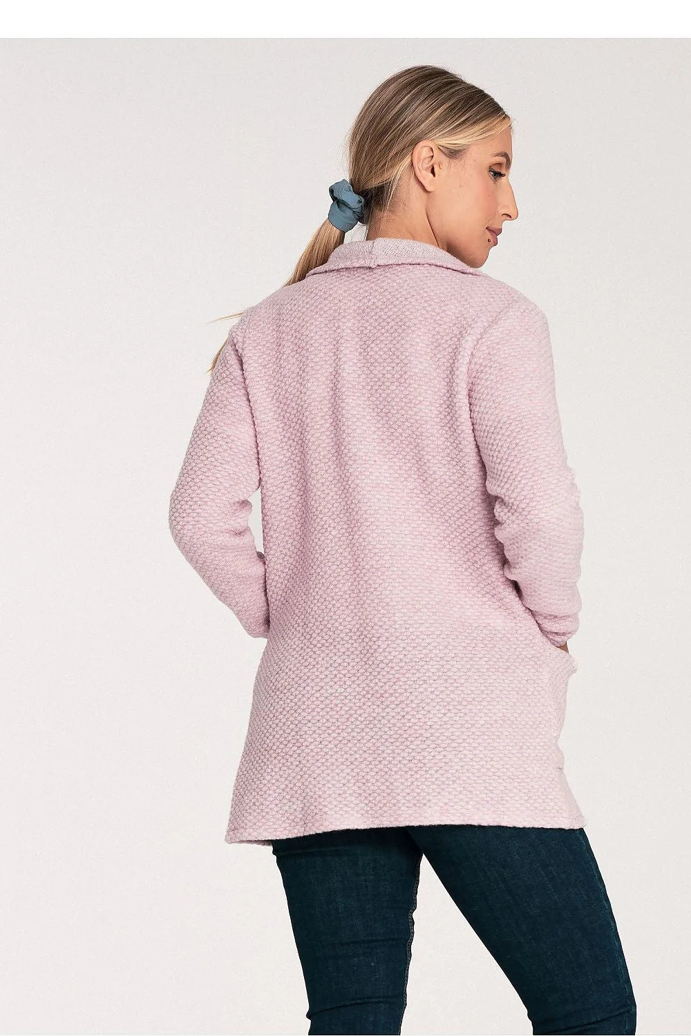 Cardigan femme élégant en maille texturée couleur rose pâle coupe ample col châle sans fermeture poches latérales matelassé
