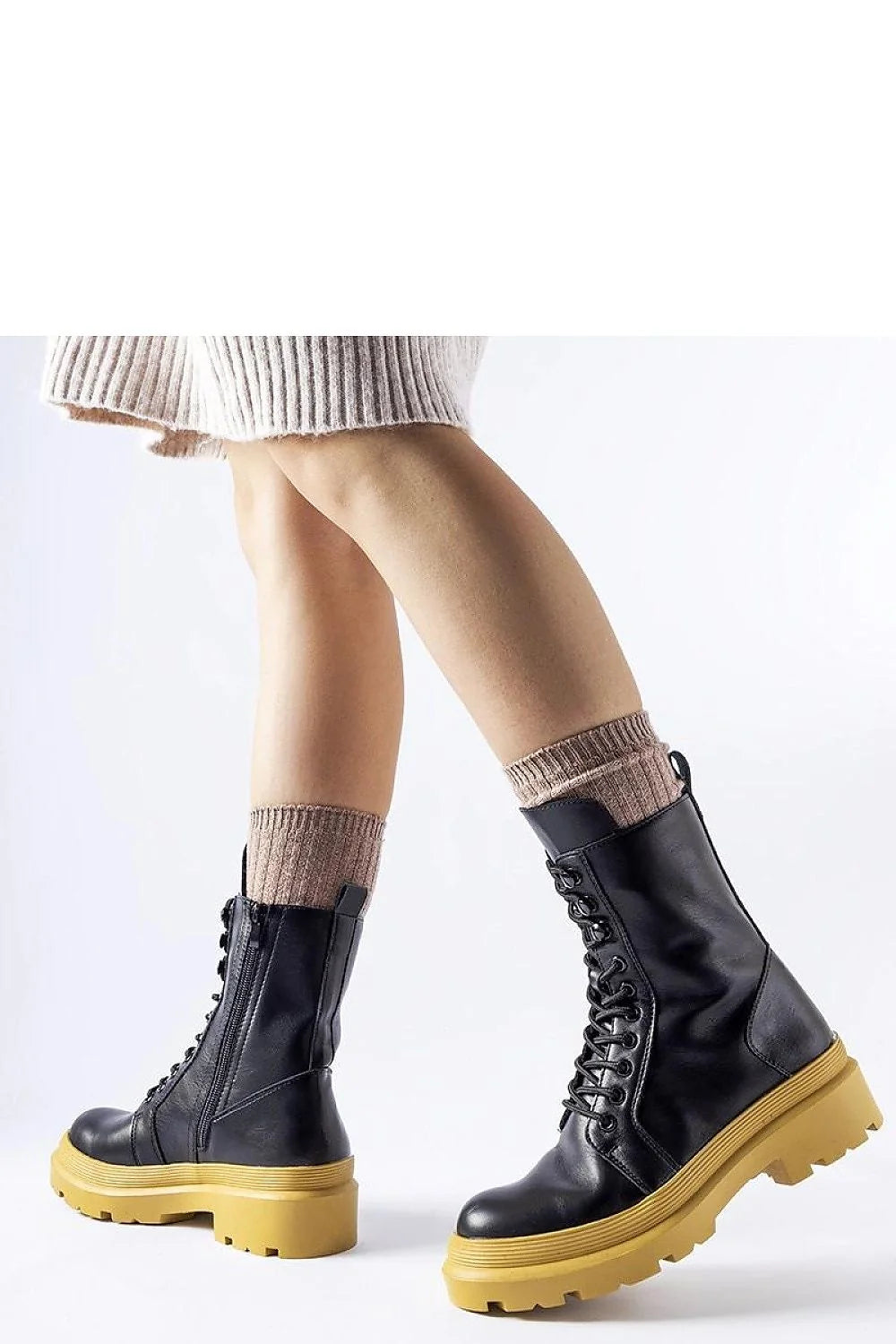 bottes Solea femmes cuir ecologique noir mi mollet lacets fermeture eclair laterale semelle epaisse jaune moutarde rainures profondes confortable moderne
