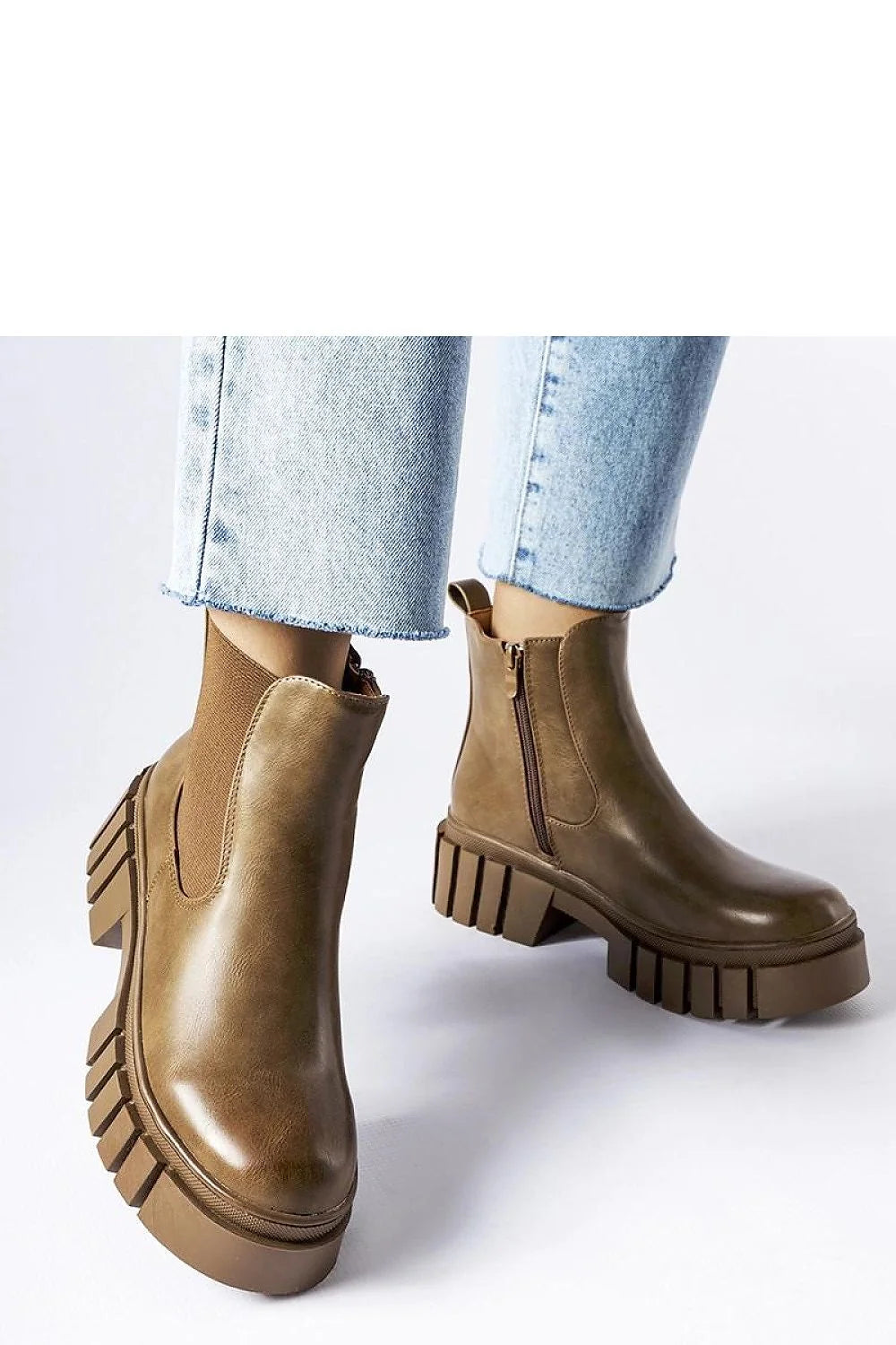 Bottines pour femme moderne audacieuses couleur taupe cuir lisse élastiques latéraux fermeture éclair confortable talon modéré semelle épaisse hiver 2023