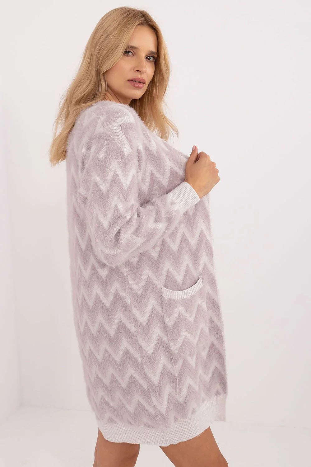 Cardigan féminin élégant en chevrons lavande clair manches longues coupe longue sans fermeture en mélange de nylon PBT viscose