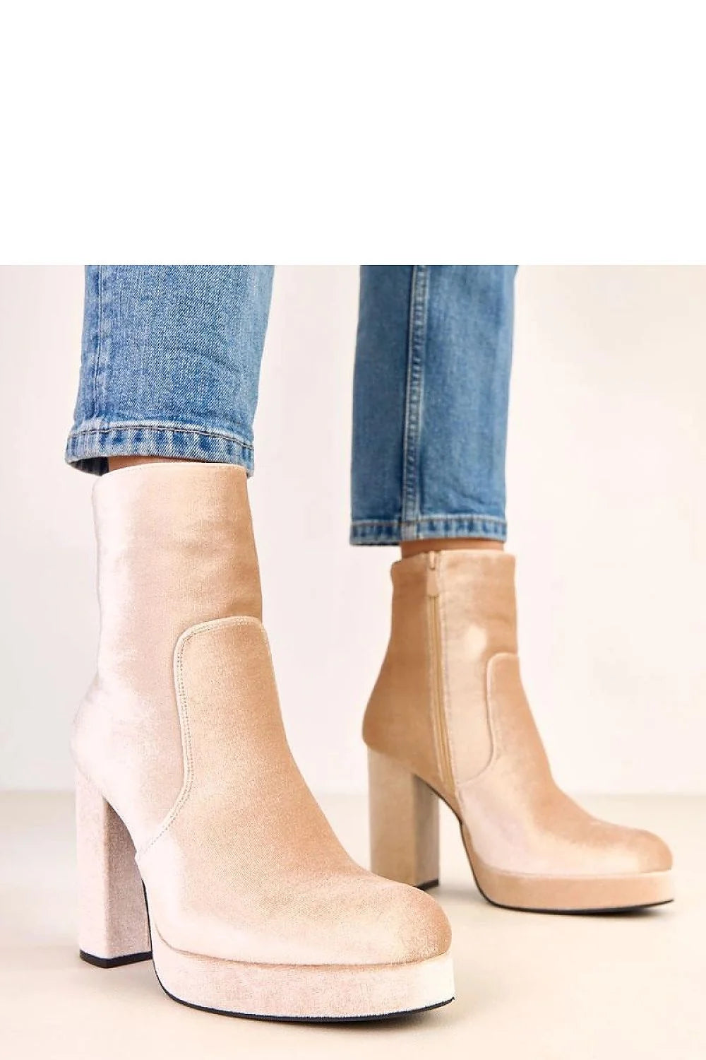 bottines cheville montante suédé écologique velours rose poudré talon bloc onze centimètres plateforme deux centimètres bout arrondi semelle tissu zippée