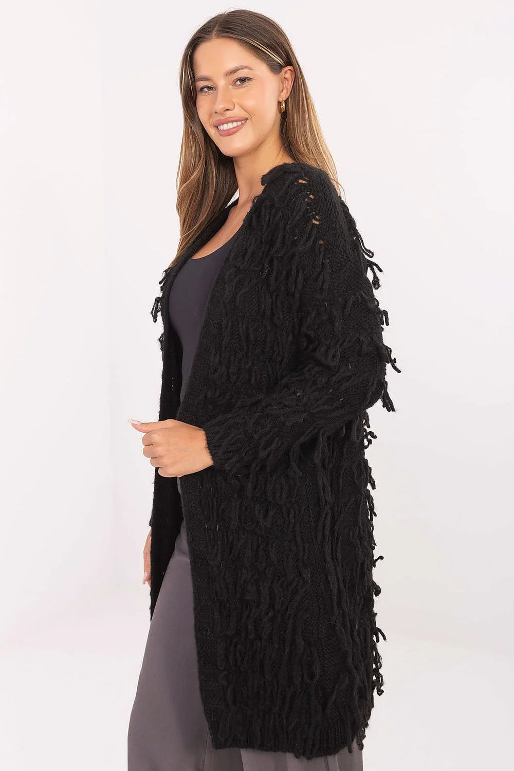 cardigan gilet long ouvert franges noir maille grosse oversize manches longues mi cuisses tricot texturé shaggy pendantes bohème chic