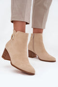 bottines femme suédine écologique beige clair talon bloc moyen bout arrondi doublure chaude zippée bijou doré strass semelle marron élégantes