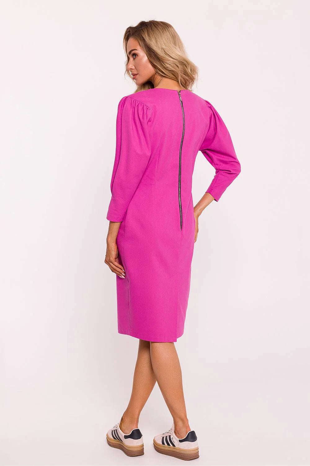 robe midi fuchsia jersey manches troisquarts bouffantes fente avant ajustée coupe droite coutures chevrons encolure ronde extensible structuré chic sophistiquée