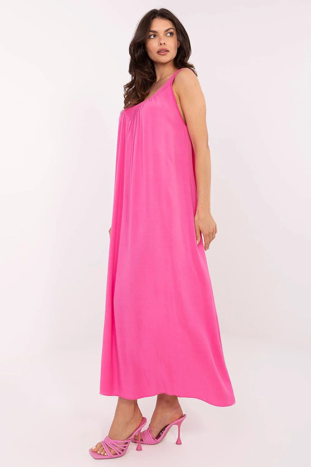 Robe de jour Och Bella longue sans manches col V fluidité ample matière douce couleur rose vif occasion été plage décontractée femmes