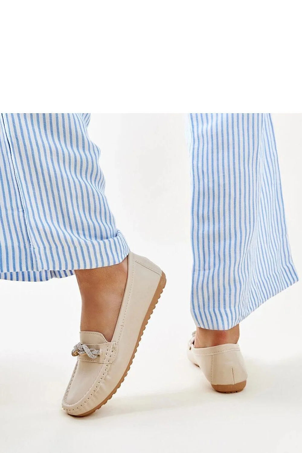 Mocassins élégants pour femmes en cuir beige clair style classique zircons Adiba confort durabilité