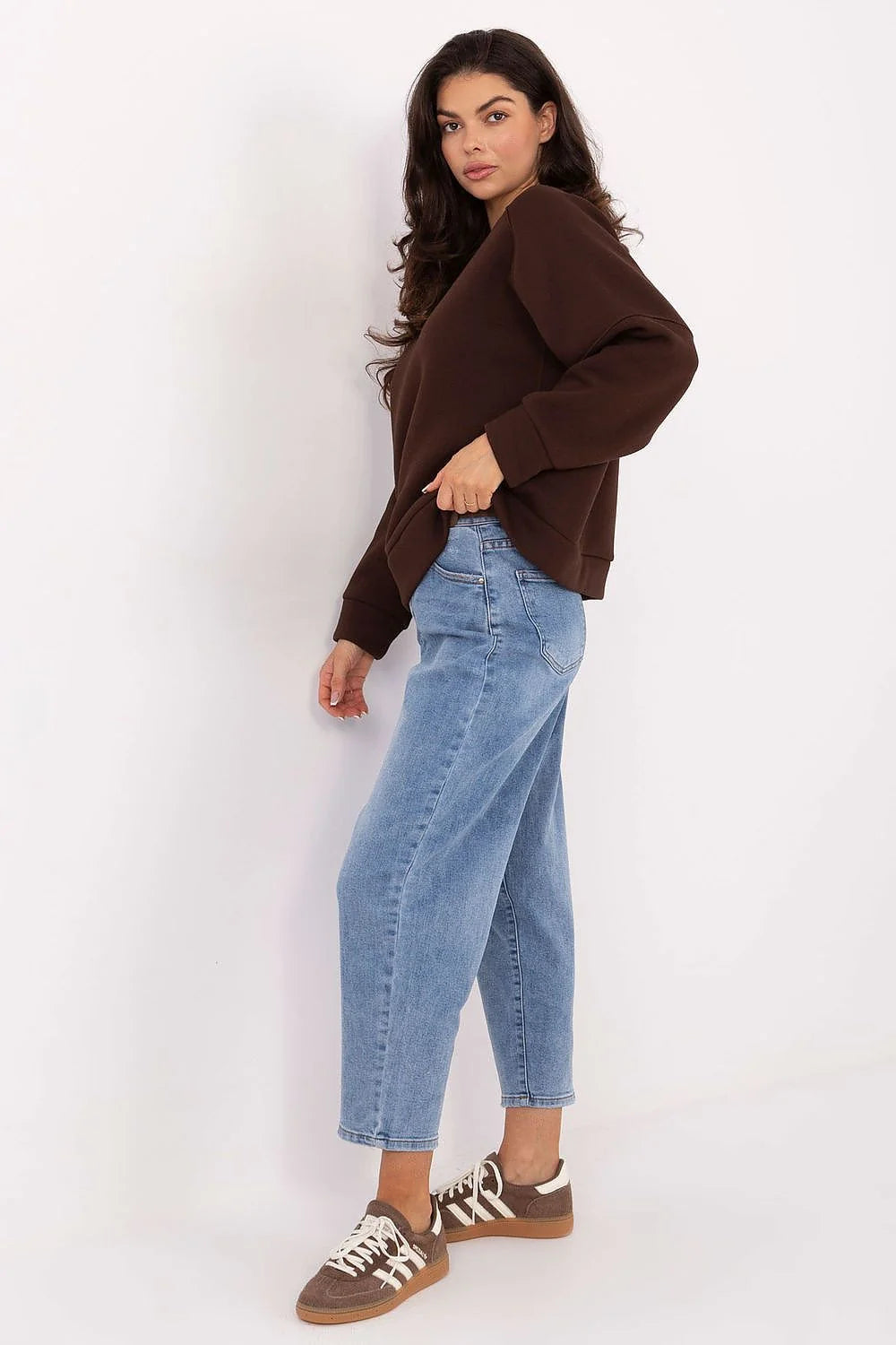 sweatshirt femme oversize coton polyester doux confortable coupe ample col rond manches longues impression frontale légèrement doublé urbain décontracté