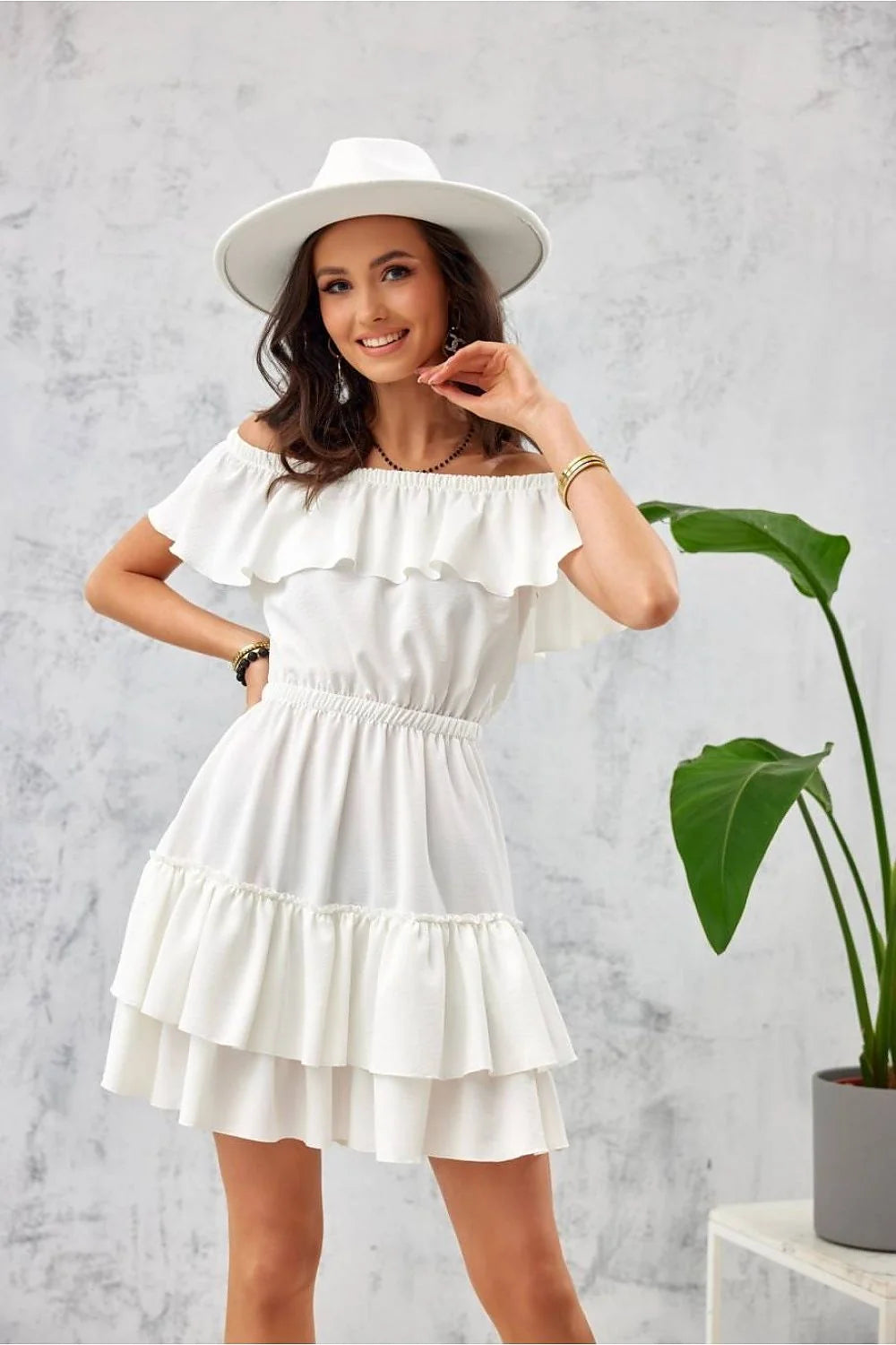 Robe d'été élégante off-shoulder blanche volumineuse tissu respirant taille ajustable short ruffles été femme