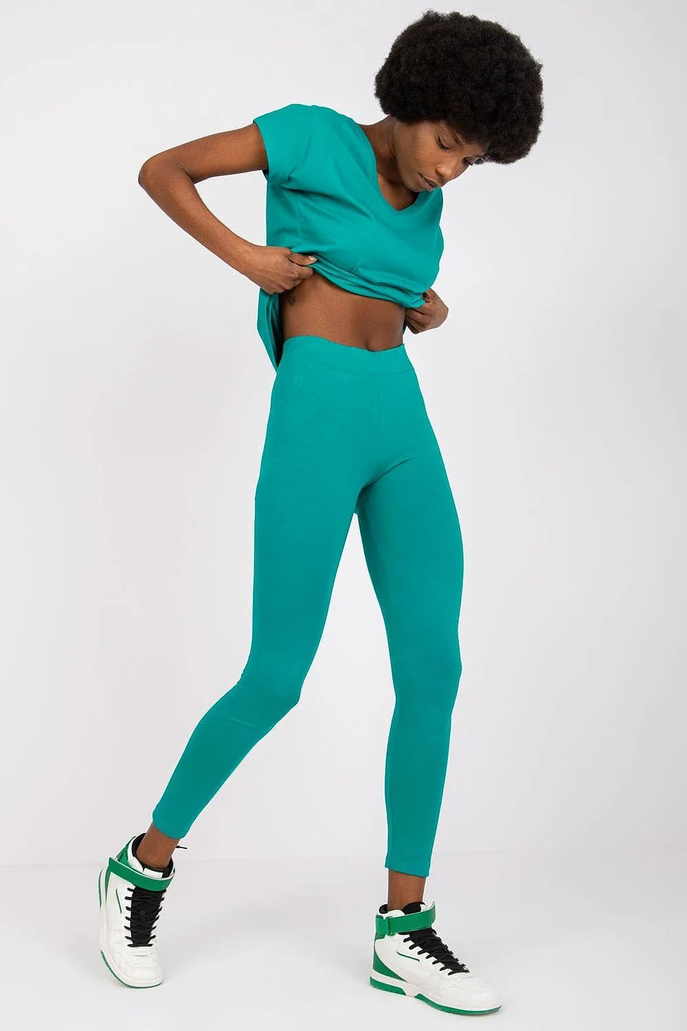 Ensemble mode femme short legging vert émeraude design tendance coupe ajustée taille haute occasion décontractée