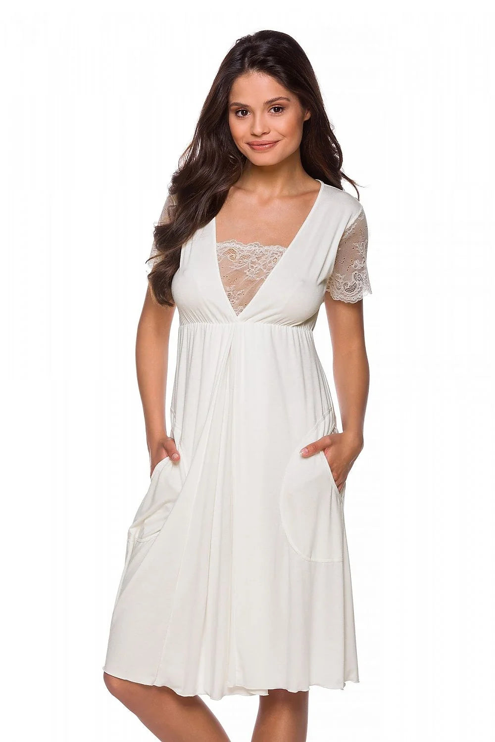 Chemise de nuit Lupo Line élégante longueur genou manches courtes dentelle encolure V coupe empire poches latérales femmes blanc ivoire