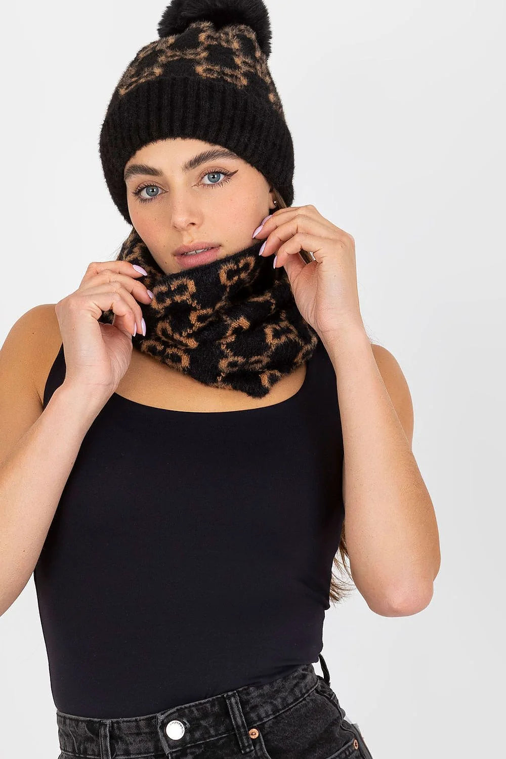 Écharpe Infinity et Bonnet assortis en acrylique motif animalier tendance mode hiver féminine