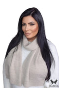 Écharpe élégante pour femmes style classique en laine ou cachemire beige douce confort porté multiple occasions automne hiver