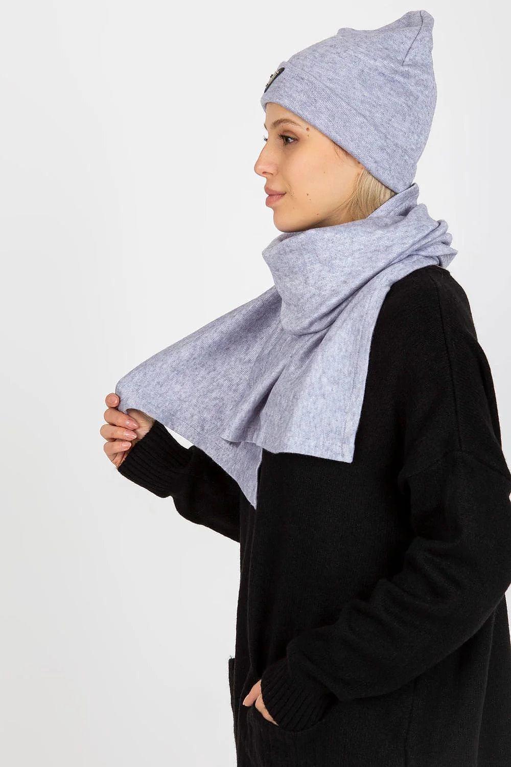 Ensemble d'hiver pour femme Lakerta, bonnet et écharpe en angora et spandex, style moderne et minimal, couleur grise unie, coupe ajustée et volumineuse