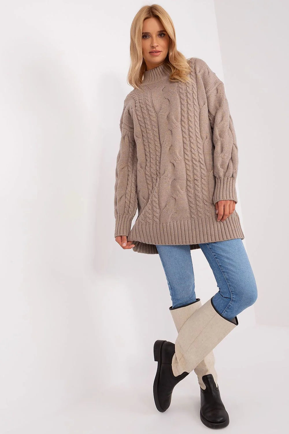 Pull long pour femme élégant manches longues col montant texture torsade couleur taupe matelassé