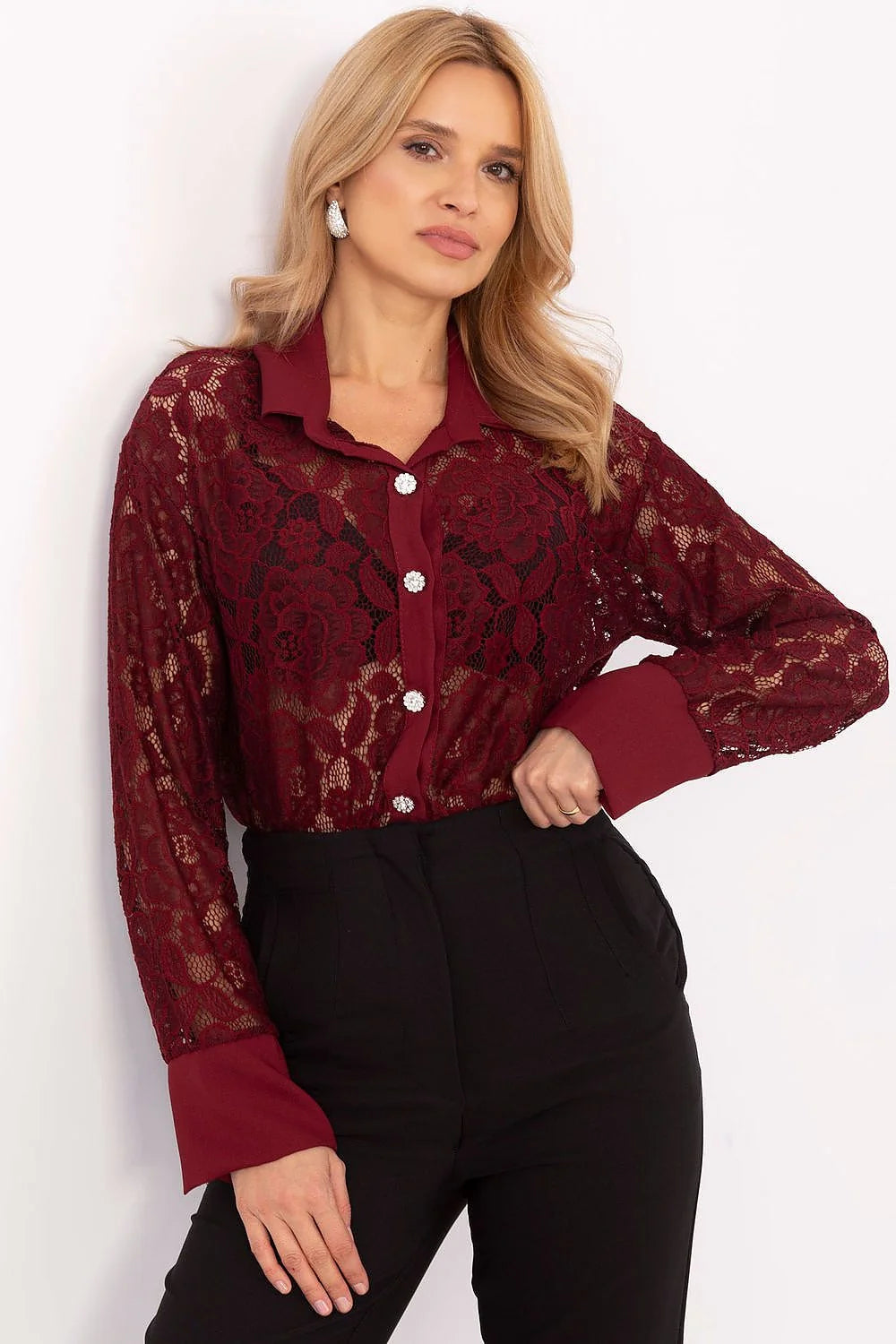 chemise manches longues dentelle florale bordeaux femme coupe fluide cintrée bouffantes col classique poignets contrastés boutons argentés sophistiquée
