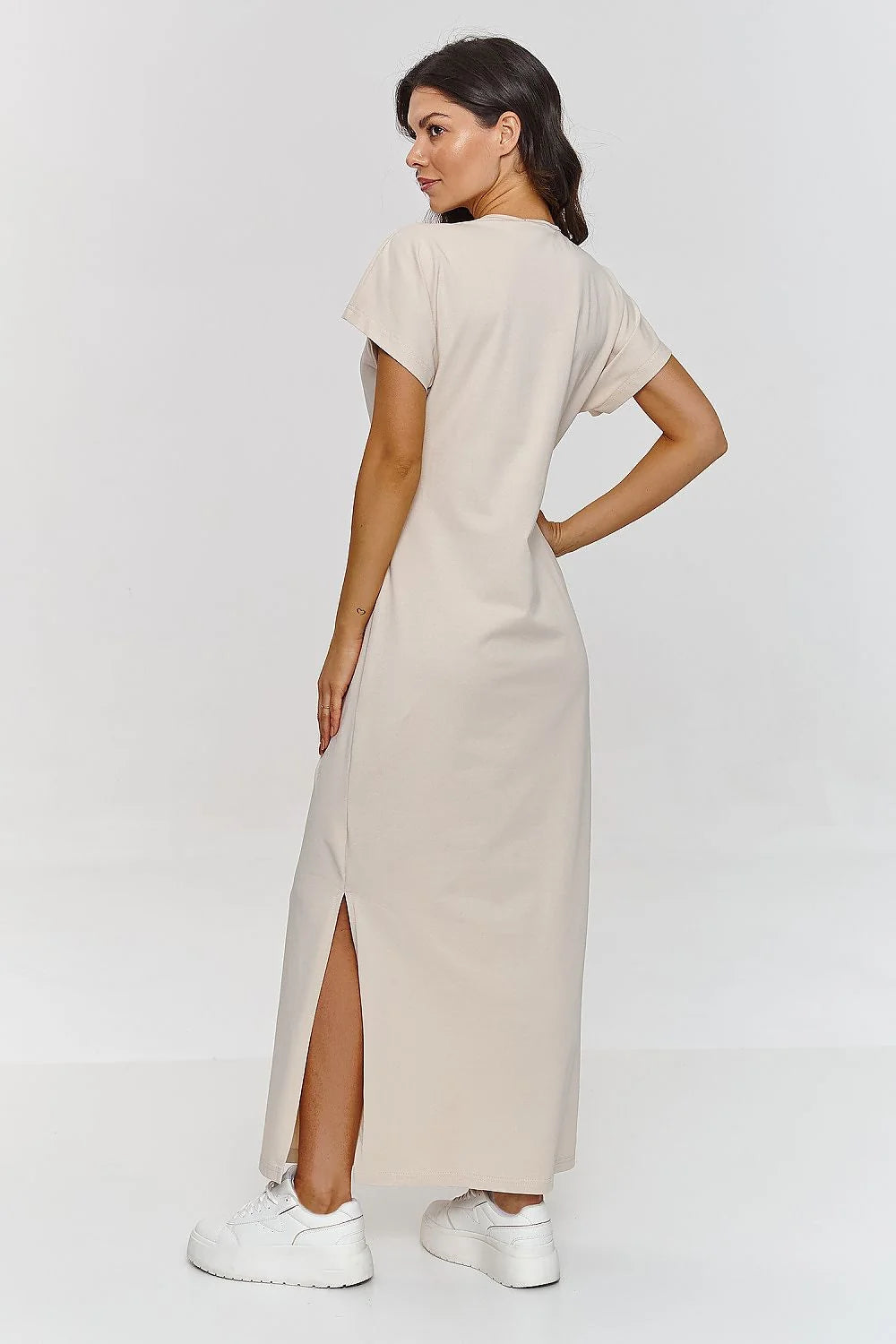 Robe de jour élégante longue couleur beige clair taille ajustable femme manches courtes col rond minimaliste occasions multiples