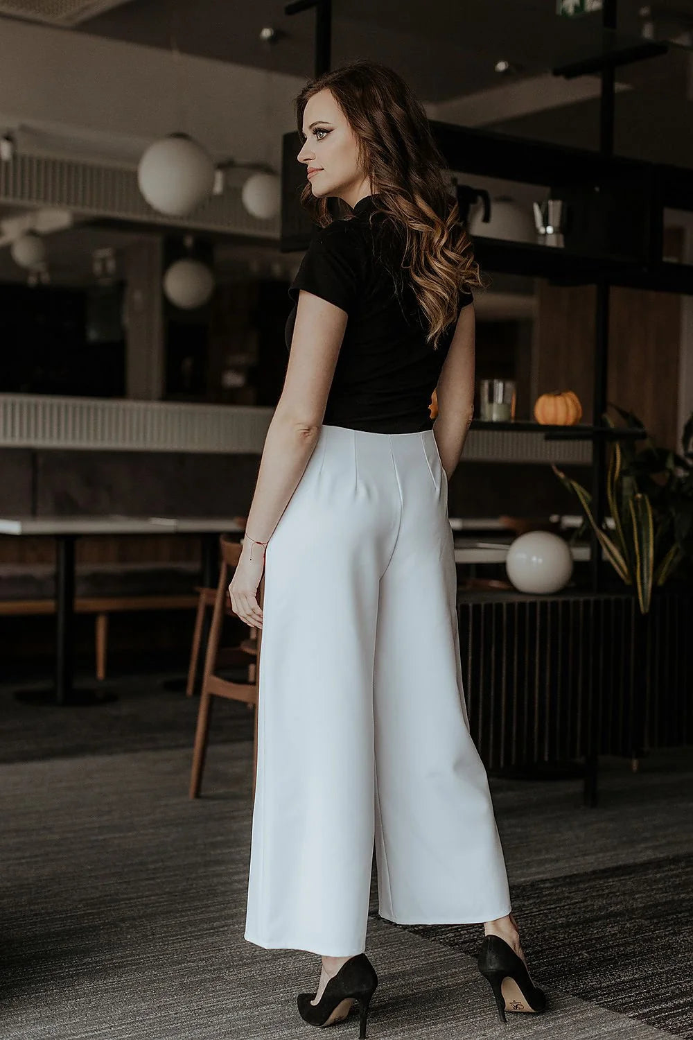 Pantalon polyester élasthanne couleur canard bleu coupe ample jambes larges taille haute fermeture éclair décorative style moderne occasion