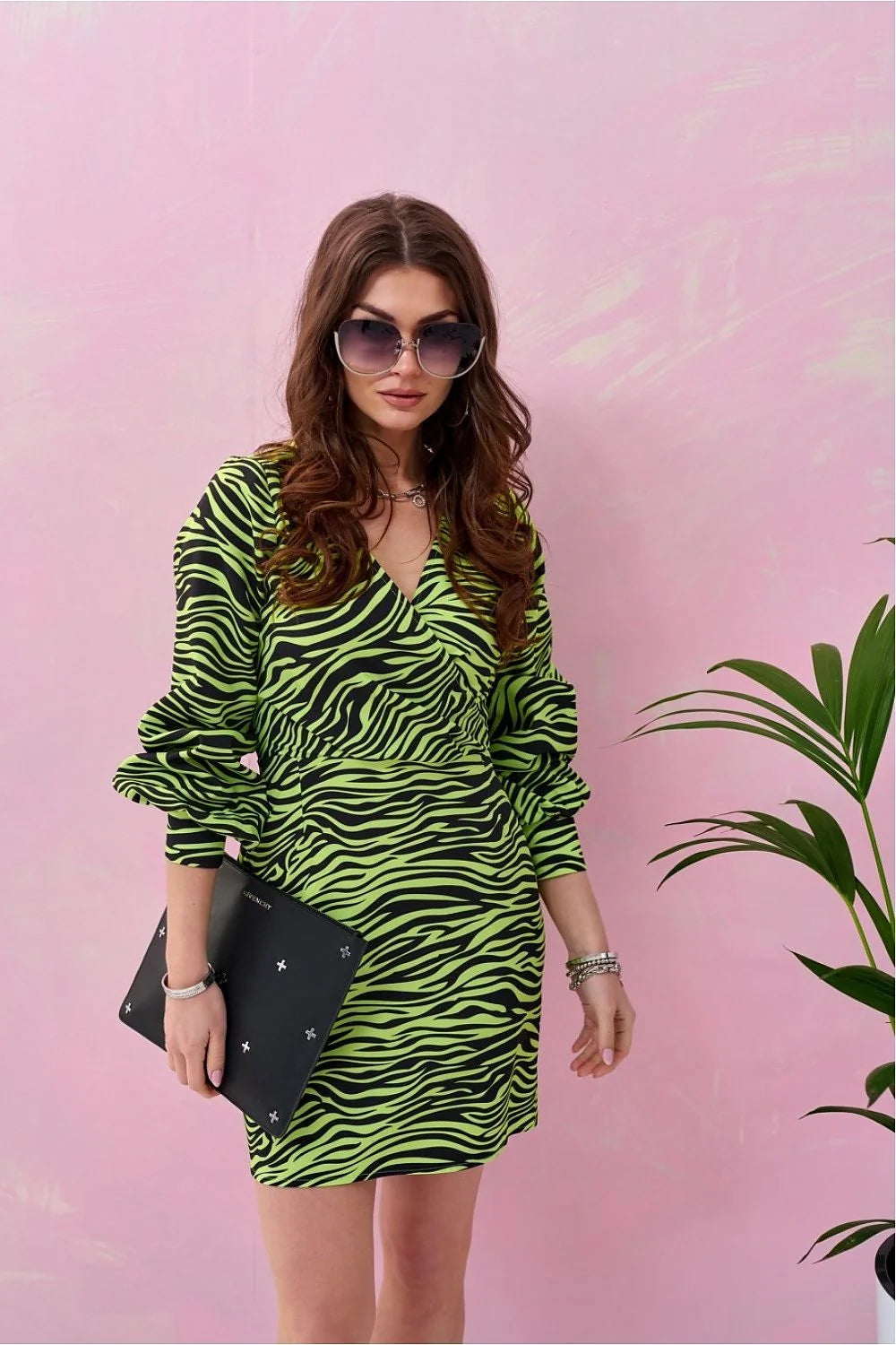 Robe de jour élégante Roco Fashion motifs rayures noires bleu intense longueur mini manches longues décolleté en V taille ajustable femme mode moderne