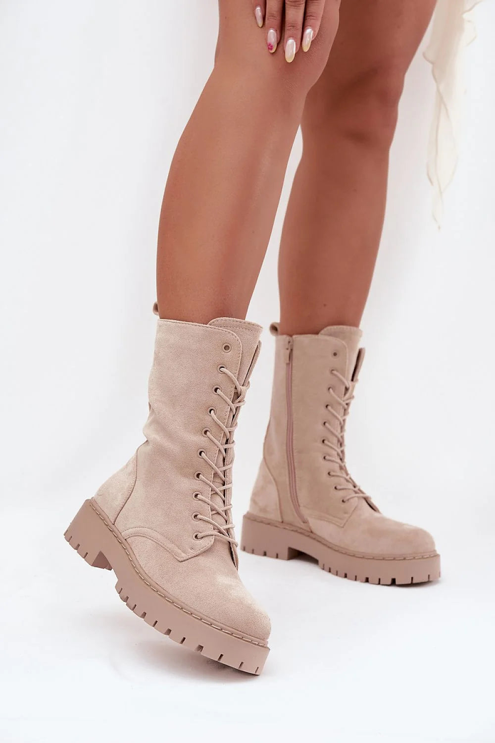 bottes femme rangers daim écologique plateforme talon plat confort doublure chaude lacets zip latéral semelle crantée antidérapante beige urbain chic