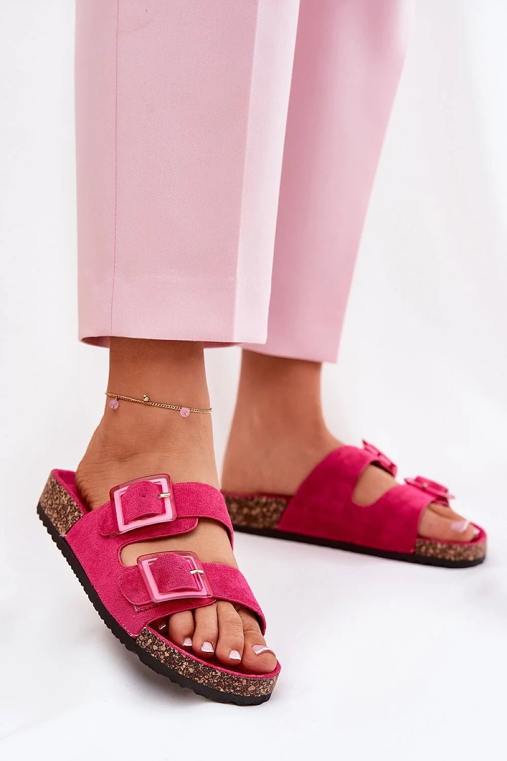 Sandales féminines modernes style tendance cuir suédé rose vif confort Cork semelle橡胶 femme été occasion quotidienne