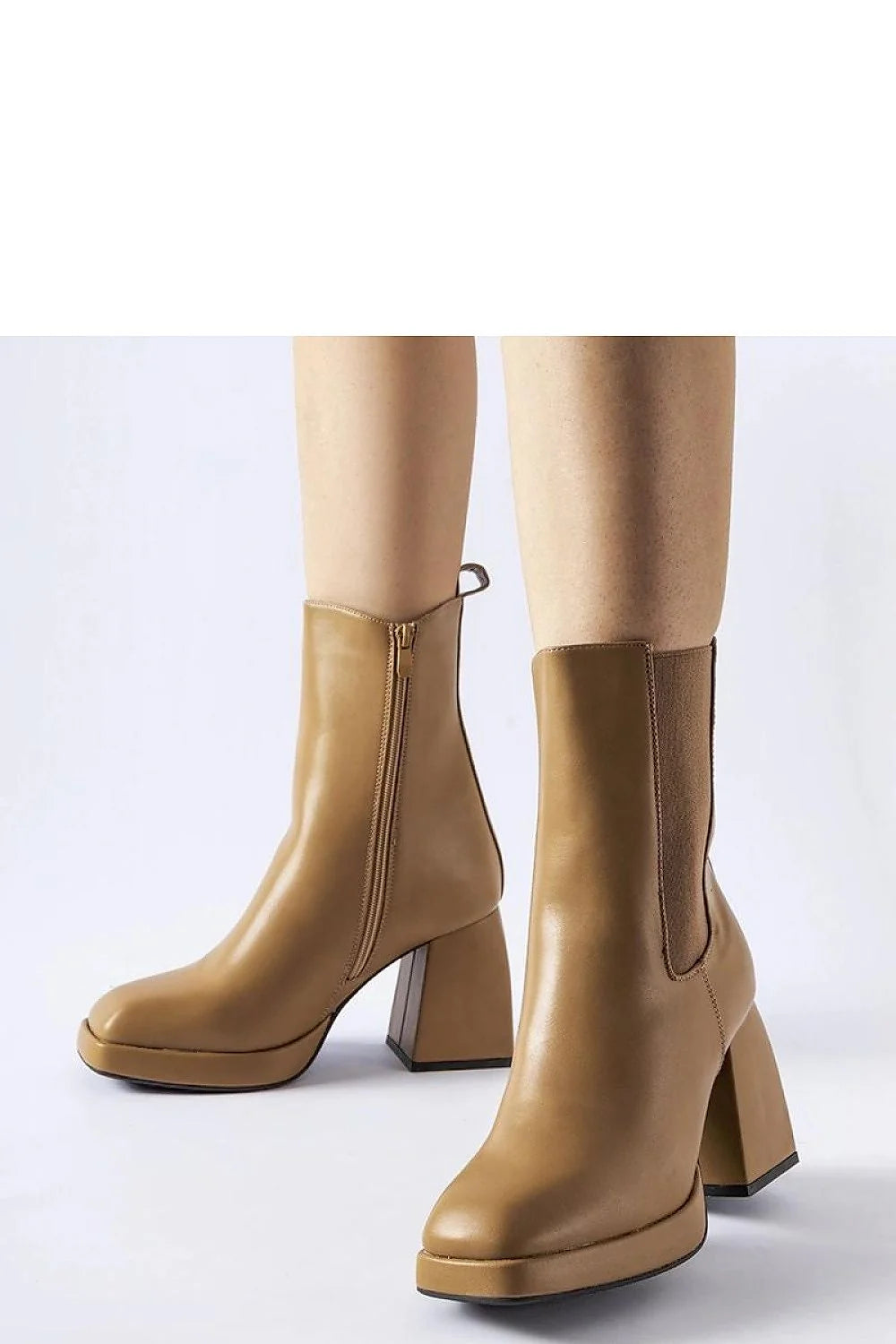 Bottes à talons carrés élégantes en cuir lisse couleur beige camel pour femme, style moderne et sophistiqué