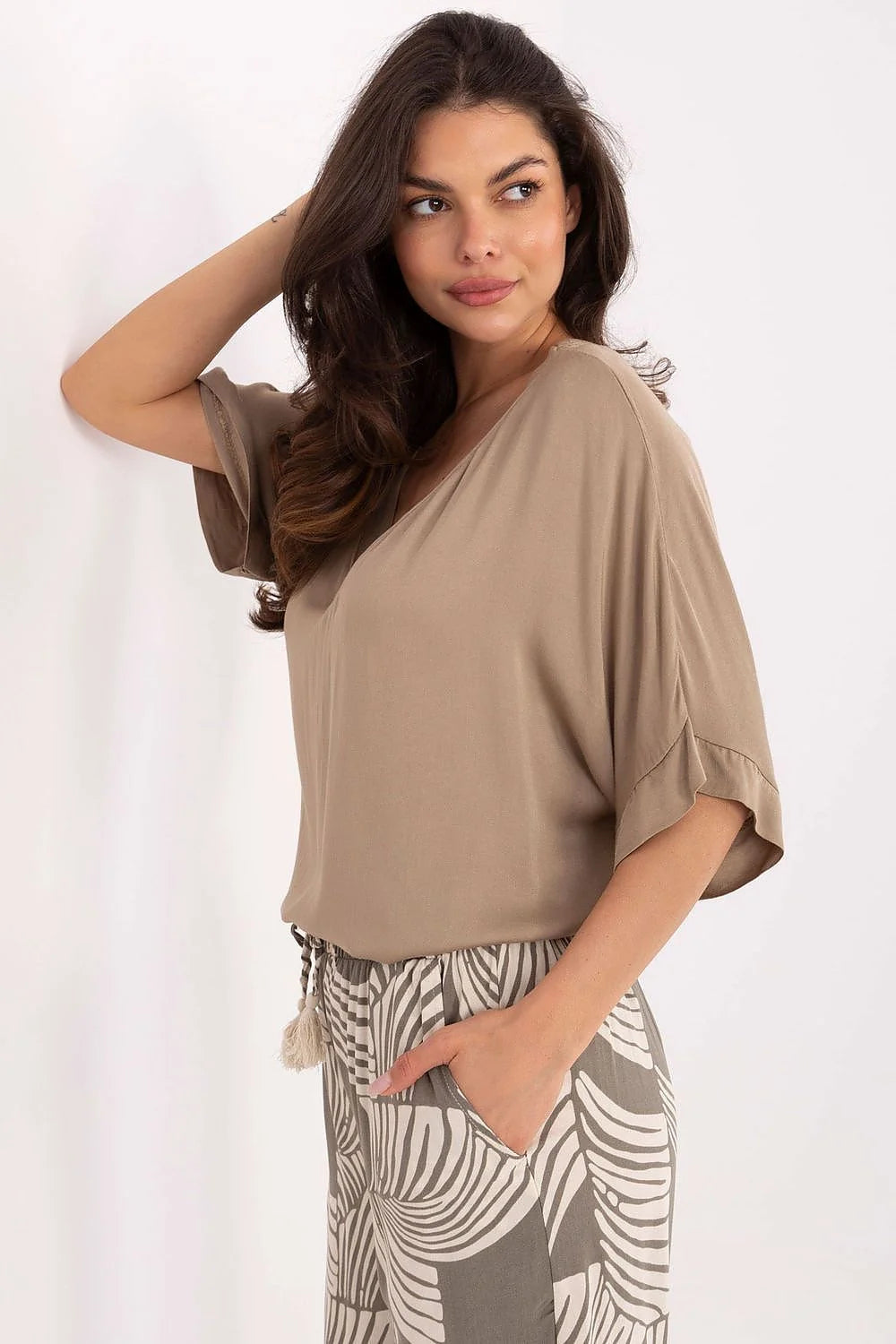 Chemisier fluide pour femme couleur taupe style moderne manches chauve-souris col V profond coupe ample tissu doux viscosé 100%