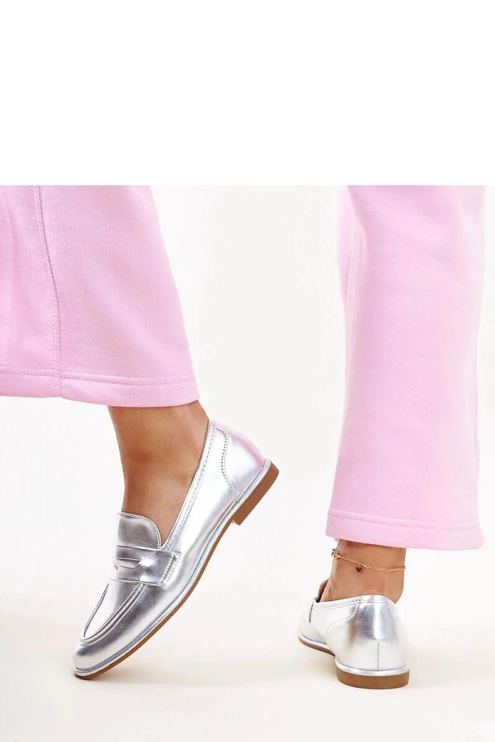 mocassins femmes classiques modernes argentés cuir synthétique brillant semelle plate marron clair slipon bout rond surpiqûres bride décorative confortable quotidien